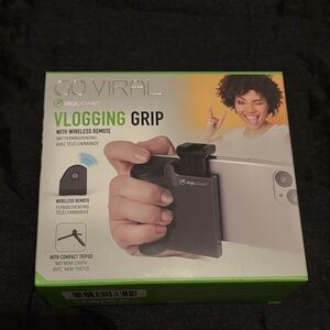 Digipower Vlogging Grip with Remote